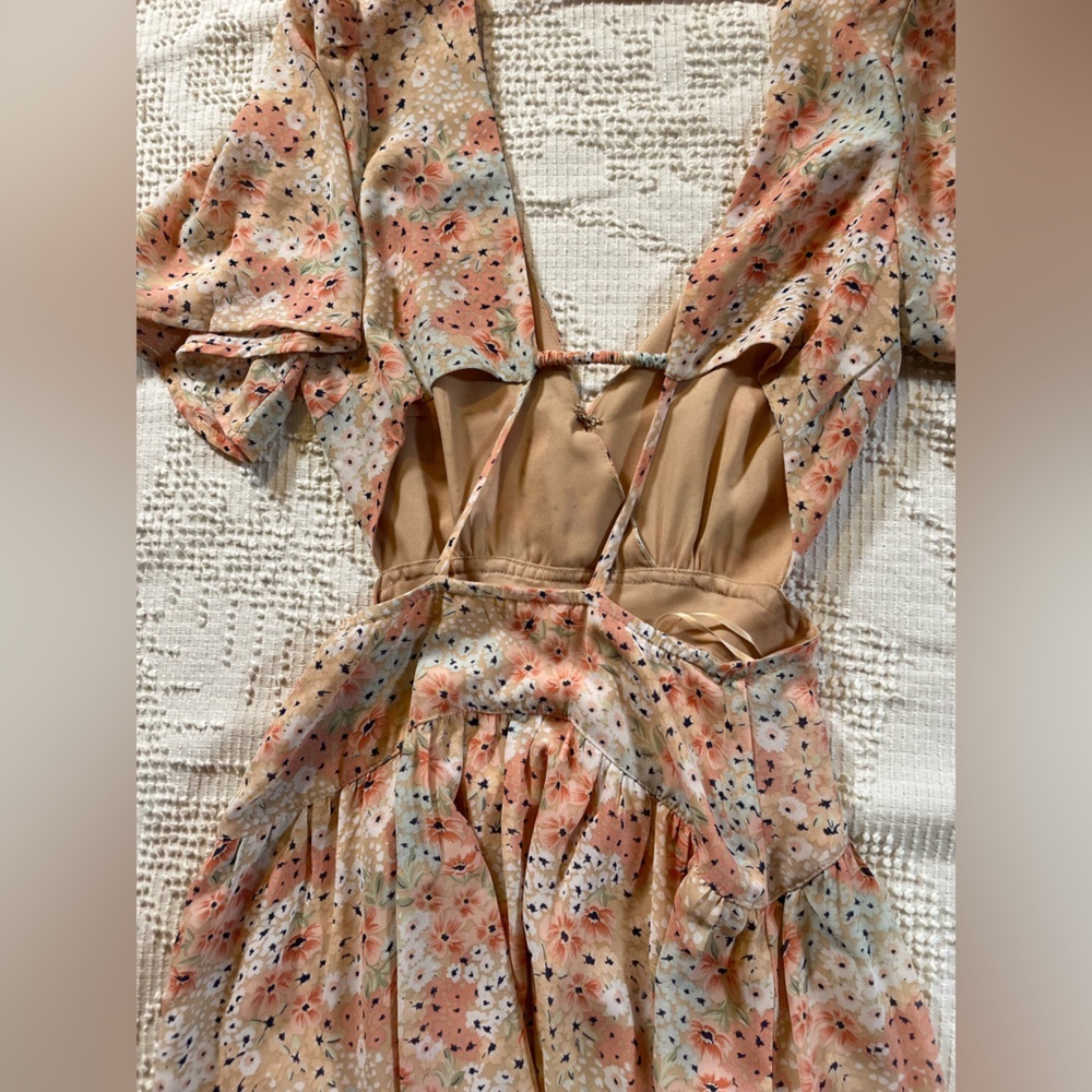 Astr Floral Print Maxi Dress in Peach and Cream - Picture 6 of 6